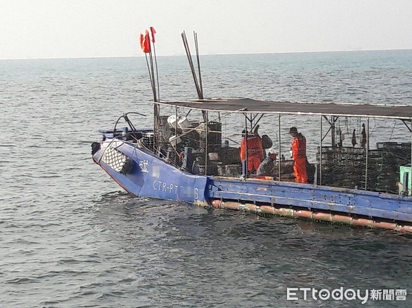 ▲台南海巡隊1月14日查獲3起違規捕魚，分別是「永」字漁2號」漁船違規拖網作業，及「碰」字號」及、「興」字號膠筏，於公告禁止海域內違規施放籠具作業。（圖／記者林悅翻攝）