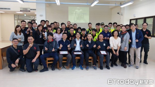 ▲▼新北消防舉辦CPR聯合競賽，請醫生進行技術指導。（圖／記者林煒傑翻攝）