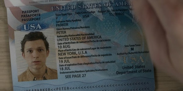 彼得的護照年分全消失，可能是擔心《蜘蛛人：返校日》的「8年後」弄亂時間軸一事再發生，也可能和《復仇者聯盟4》尚未上映有關。彼得的生日在8月10日，和1963年《Amazing Fantasy》第15期的內容同一天。  