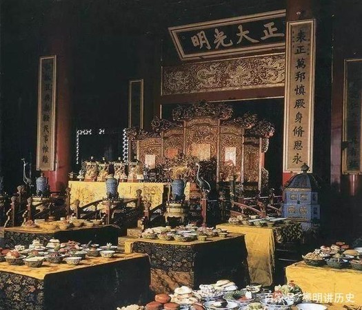 ▲▼清朝皇帝吃年夜飯前的場地布置。（圖／取自百家號-默明講歷史）