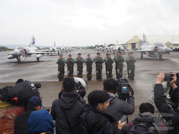 空軍第二聯隊春節加強戰備 捍衛領空展嫻熟戰技,幻象2000。（圖／軍聞社）