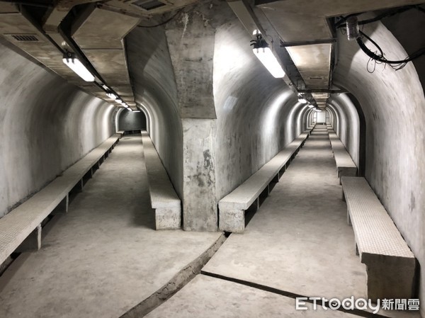 ▲▼高雄自古就是一個軍事重鎮，適合發展軍事旅遊的獨特觀光路線；圖為中山大學旁的西子灣隧道旁一處戰時避難所，而這個「壽山洞」隧道中的隧道，該大型防空隧道可以容納2150人，是整個防空設施的一小部分，在日治時期是高雄港的作戰指揮部。（圖／資料照／記者宋德威攝，下同）
