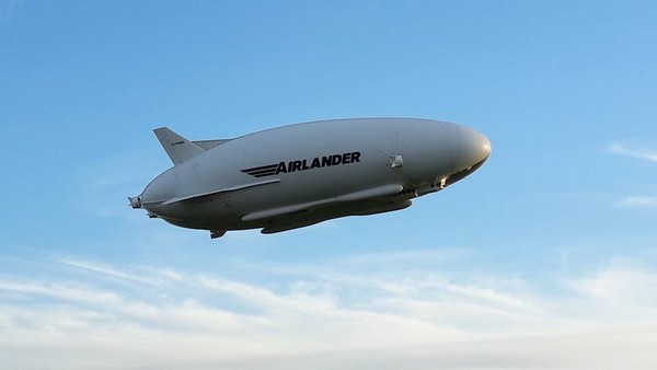 ▲世界最大飛行器Airlander 10。（圖／Hybrid Air Vehicles粉絲頁）