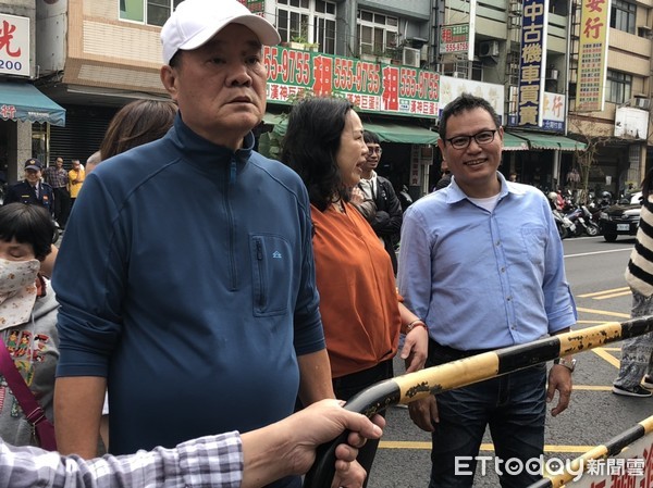 ▲▼領紀念紅包民眾大排長龍。（圖／記者宋德威攝，下同）