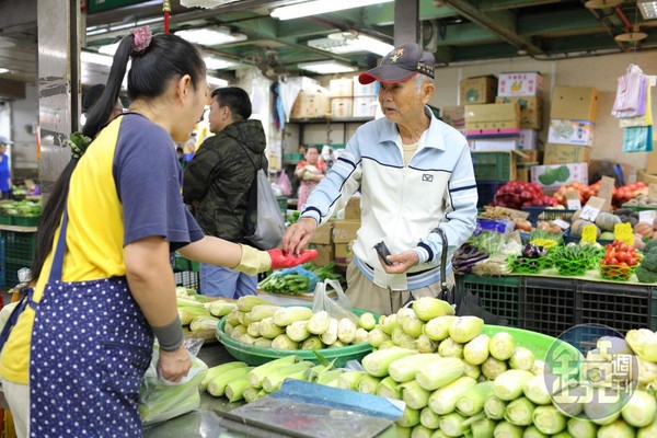 李糧亦口中的「大哥」，許多都是買了2、30年的老顧客。