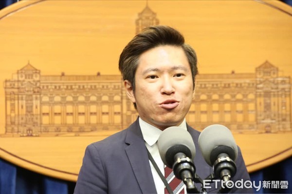 ▲▼總統府記者會發言人黃重諺、林鶴明、張惇涵、張文蘭。（圖／記者屠惠剛攝）