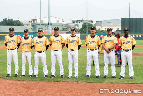 ▲▼中信兄弟春訓開訓,中信兄弟二軍教練合照。（圖／記者季相儒攝）