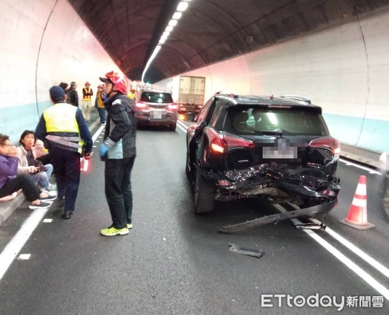 ▲▼5車追撞。（圖／記者郭世賢翻攝）