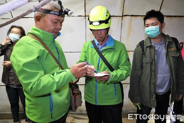 ▲▼位於高雄市五福四路底輕軌站旁的「鼓山洞」，設計隱密，相關歷史文獻稀少，初估為是日治時期所挖掘。而這段連接山區及街道的隧道，採用鋼筋混凝土管，結構強固，有其特殊防空意涵。（圖／記者宋德威攝，下同）