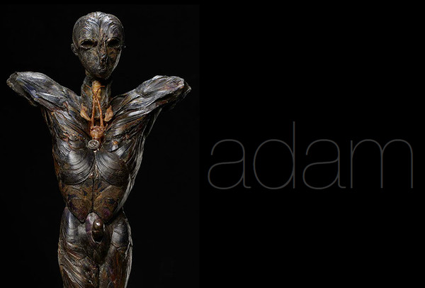 雕塑藝術家吉莉安創作的亞當。（翻攝自gilliangenser官網）