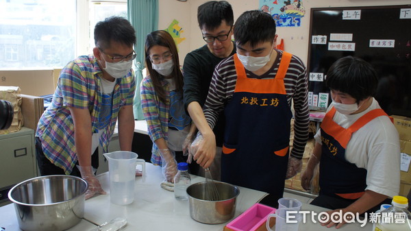 ▲▼男大生創業，幫喜憨兒打「皂」幸福。（圖／三三吾鄉提供）