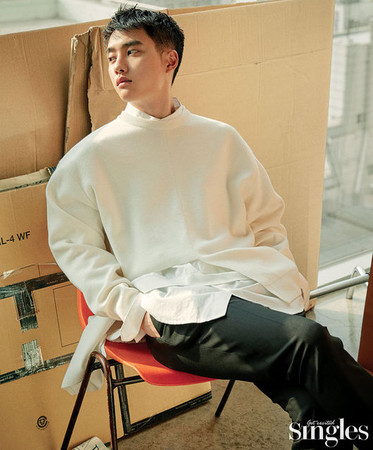 ▲▼EXO D.O.拍攝南韓時尚雜誌《SINGLES》二月份的封面。（圖／翻攝自韓網）