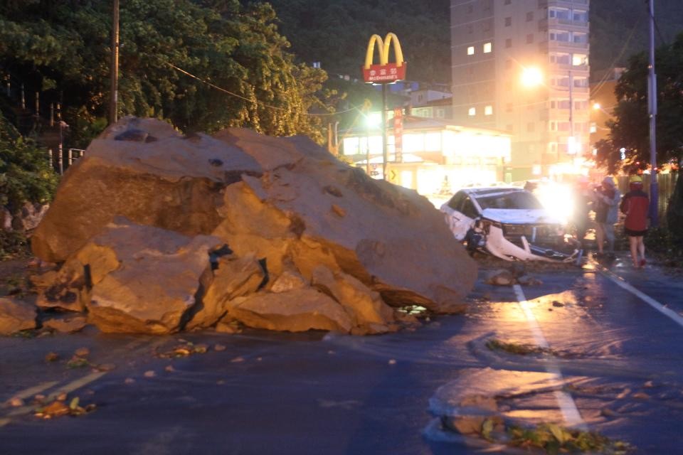 基隆北寧路落石占據車道近11時恢復雙向通車 地方 中央社cna