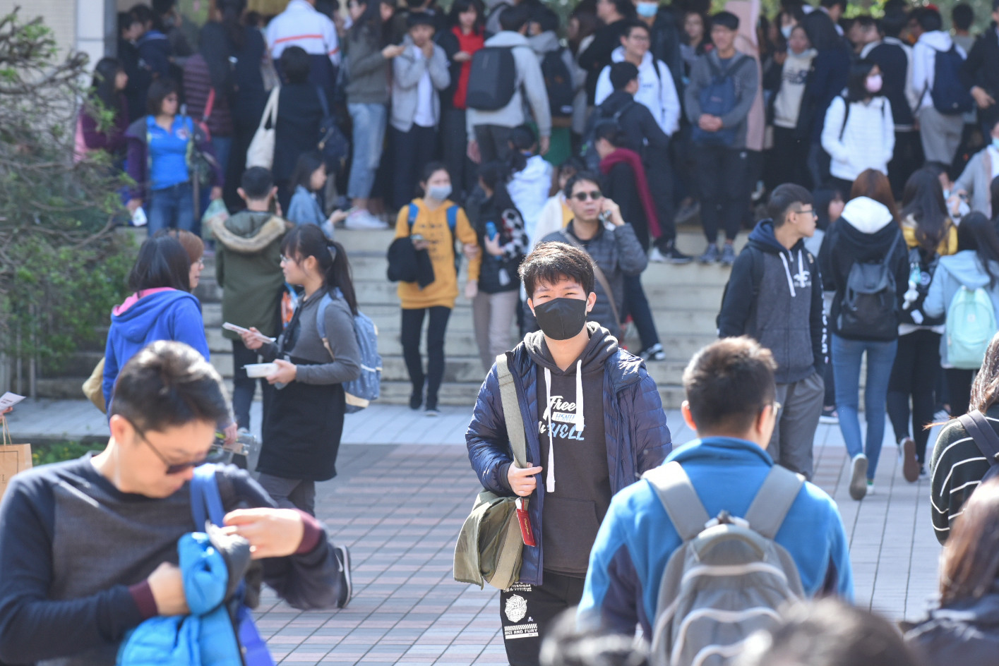 ▲▼大學學測登場，考生考完英文課目離開教室。（圖／記者林敬旻攝）