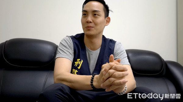 ▲查獲109把制式長短槍，專案小組背後分組很精細。（圖／記者柳名耕攝）