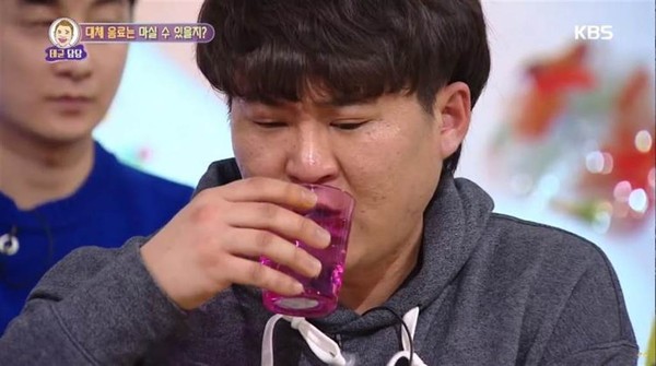 ▲▼韓國一名男子20年來沒喝過一口水。（圖／翻攝自KBS）