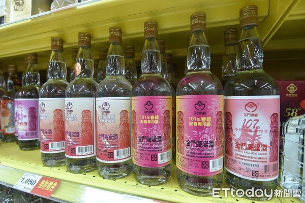 ▲金門高粱是台灣知名的烈酒，受到不少民眾喜愛。（圖／記者李毓康攝）
