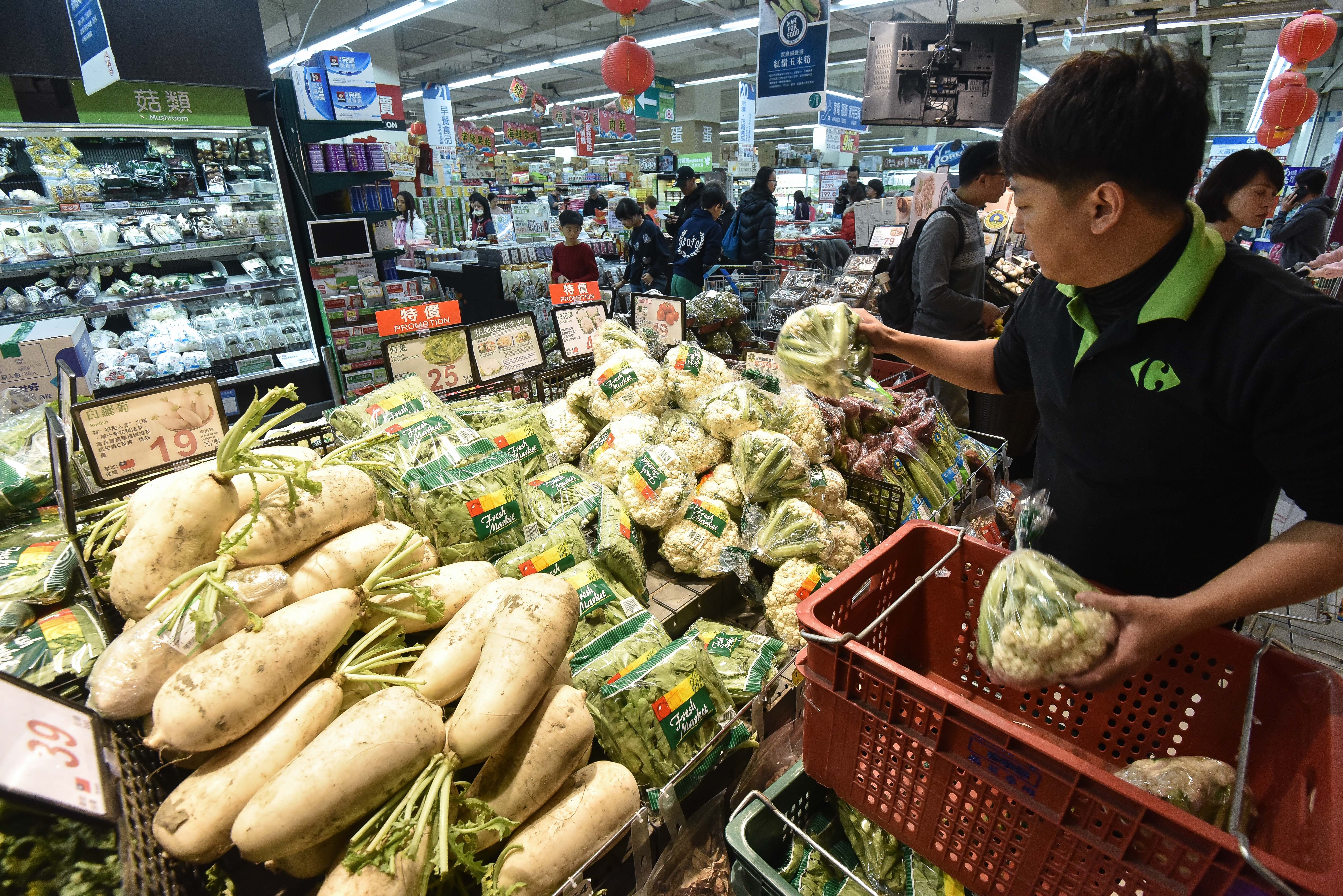 ▲▼量販店,超市,青菜水果,蔬果價格,葉菜類,菜價,蔬菜,滯銷,盛產,搶購。（圖／記者李毓康攝）