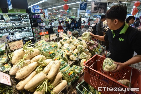 ▲▼量販店,超市,青菜水果,蔬果價格,葉菜類,菜價,蔬菜,滯銷,盛產,搶購。（圖／記者李毓康攝）