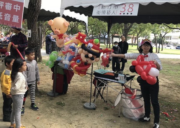 ▲新竹市街頭藝人考照　友達「董A」也組團報考。（圖／記者陳凱力翻攝）