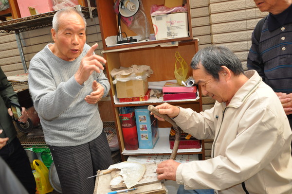 ▲即將失傳的「螺鈿工藝」　結合藝文課程盼文化永續傳承。（圖／新竹市政府提供）