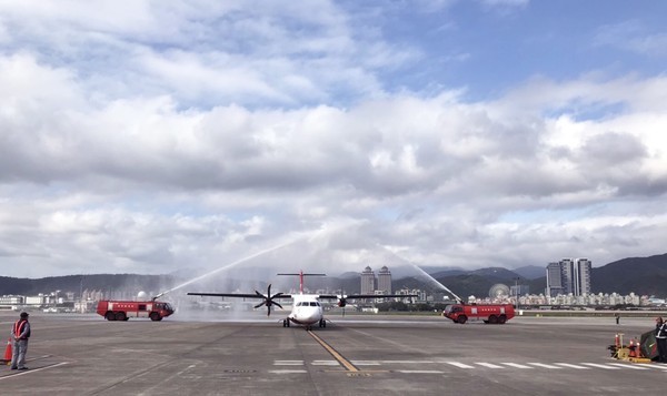 ▲▼遠航又一架ATR新機投入離島疏運。（圖／記者賴文萱攝）