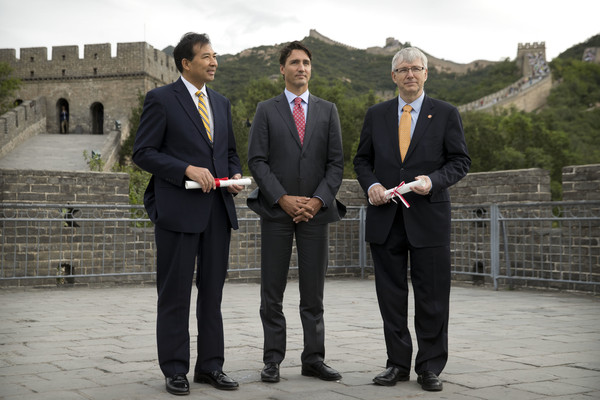▲▼資深專業外交官趙樸（Guy Saint-Jacques，右一）曾任加拿大駐中國大使             。（圖／達志影像／美聯社）