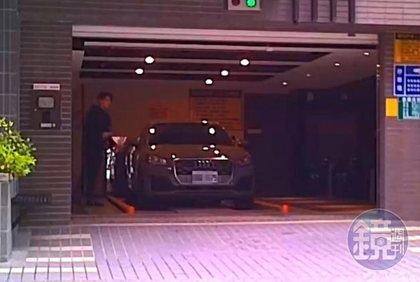 1月27日09：26，藍恭唯駕駛鍾沛君的奧迪休旅車，載鍾跑行程。