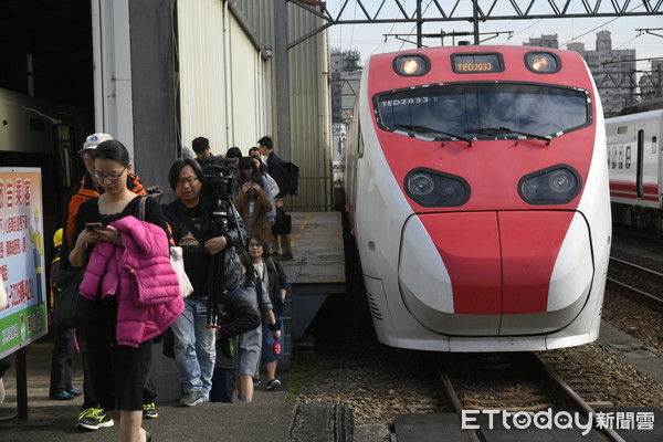 ▲▼ 台鐵樹林調車廠,台鐵局長,台鐵紅背心 。（圖／記者湯興漢攝）