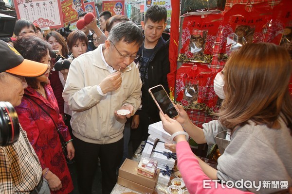 ▲柯文哲出席「2019臺灣年味在臺北」榮濱商店街走街。（圖／記者季相儒攝）