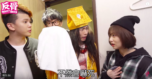 ▲▼  瑋哥化身超級感硬人逛西門町旅社             。（圖／取自影片）