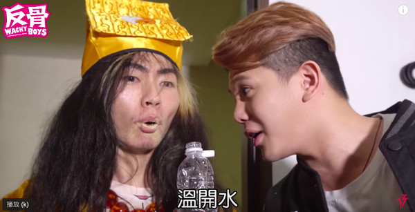 ▲▼  瑋哥化身超級感硬人逛西門町旅社             。（圖／取自影片）