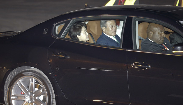 ▲▼南韓總統文在寅乘坐巴紐瑪莎拉蒂專車。（圖／達志影像／美聯社）