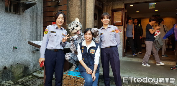 ▲ 瑞芳警小熊貓出動！ 警用電動機車結合機動派出所服務遊客。（圖／記者郭世賢翻攝）