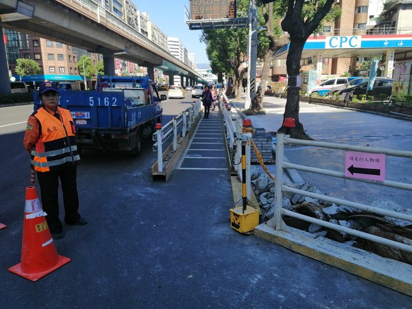 ▲▼新工處春節期間不打烊，繼維護道路品質。（圖／新工處提供）