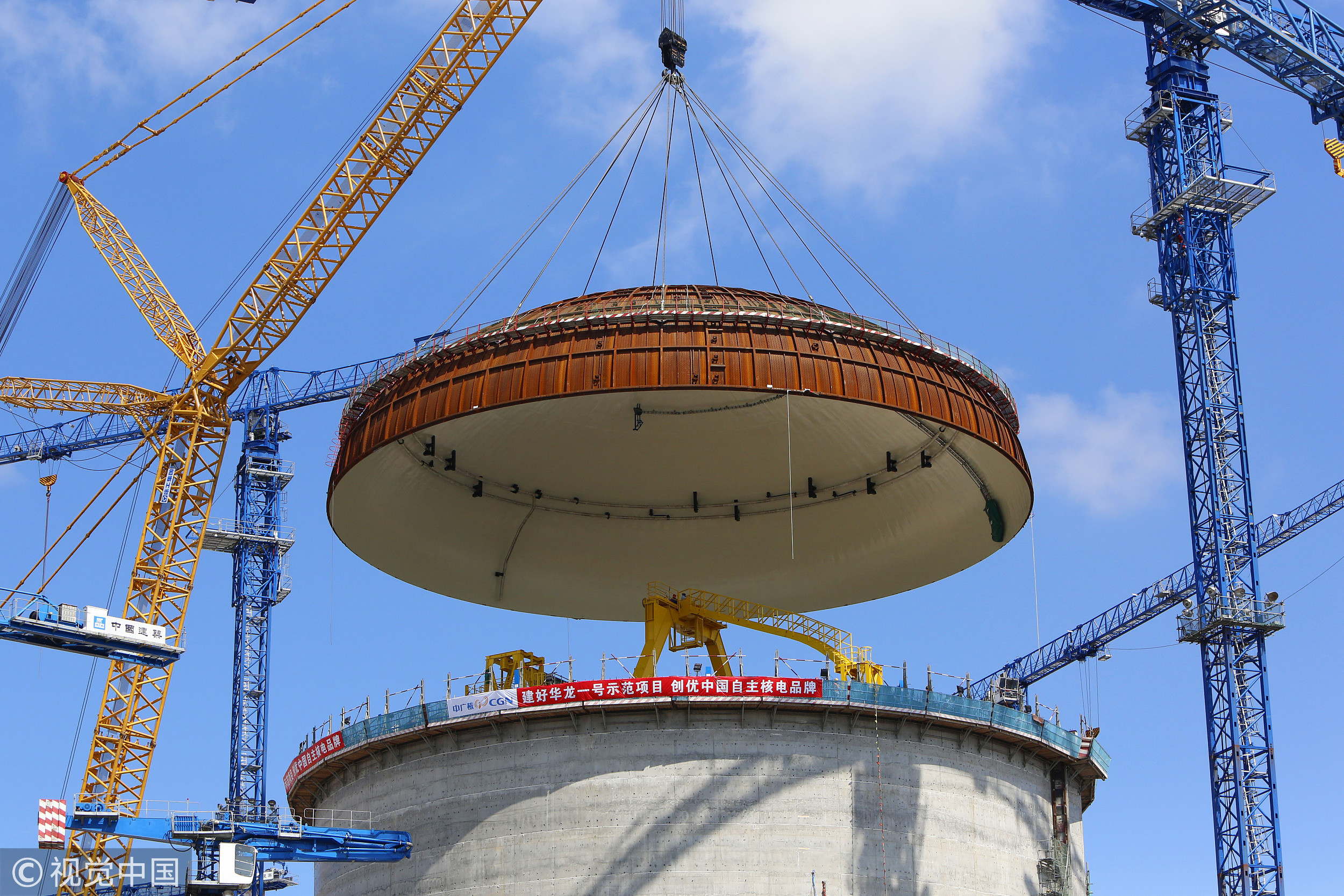 ▲▼2018年5月23日上午11時許，廣西防城港紅沙核電3號機組核島穹頂吊裝成功。中國自主三代核電技術華龍一號吊裝穹頂（圖／CFP）