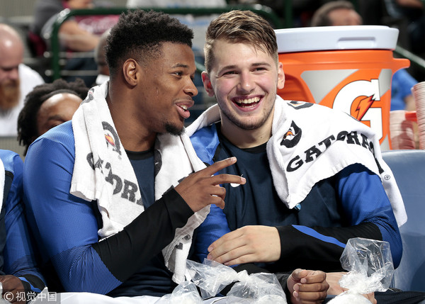 ▲▼史密斯(Dennis Smith Jr.)和唐西奇(Luka Doncic)。（圖／CFP）