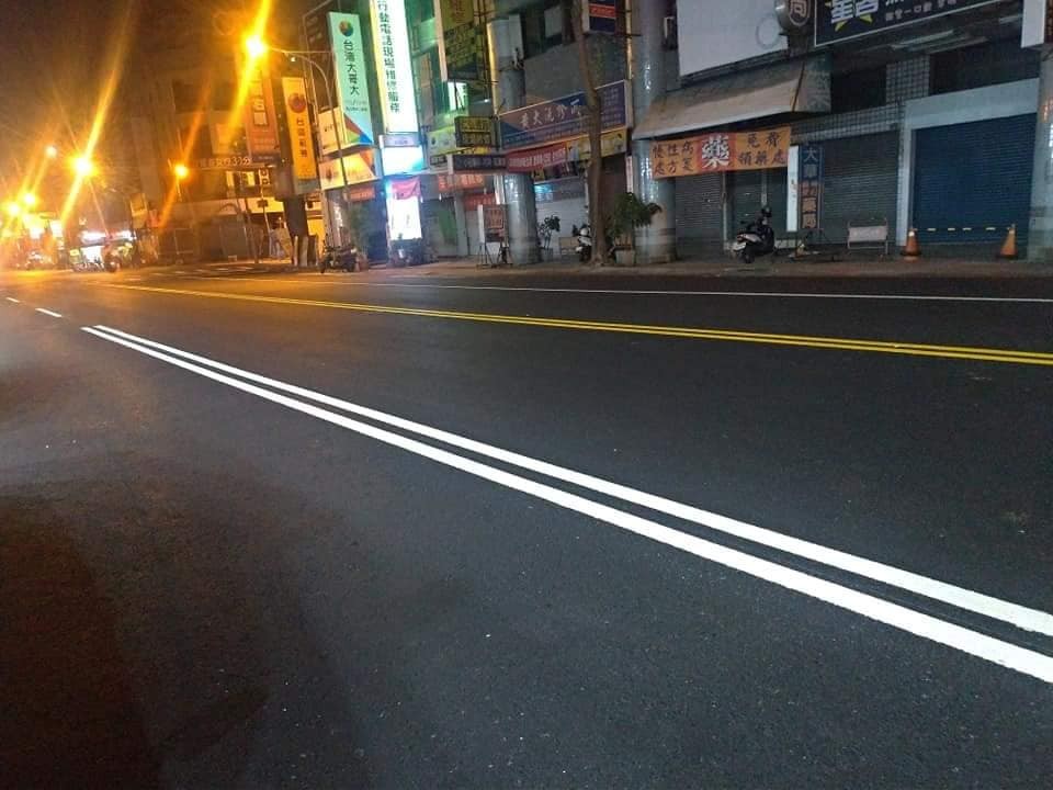 馬路跟日本一樣平！高雄韓粉PO照激讚「賽車專用道品質」（圖／翻攝韓國瑜後援會）