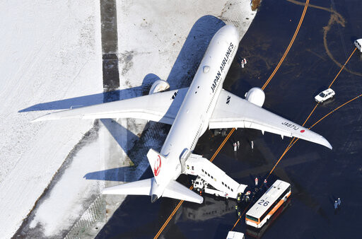 ▲▼日本航空班機在成田機場打滑。（圖／達志影像／美聯社）