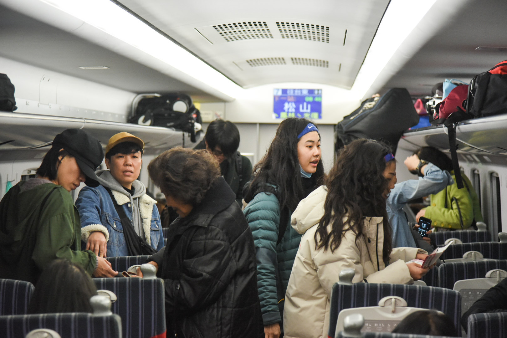 ▲▼春節疏運，台北車站台鐵2月2日返鄉人潮。（圖／記者林敬旻攝）