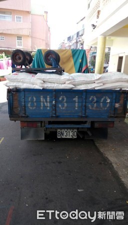 ▲▼阿俊每個月都用捐款購買白米等物資送到中繼站。（圖／記者趙永博翻攝）