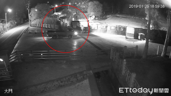 ▲2嫌犯還大費周章的租來小貨車犯案，竟叫小女友把風作案。（圖／記者黃孟珍翻攝）