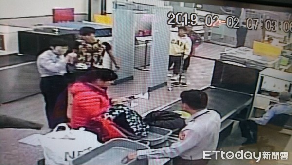 ▲▼18歲盧姓男子要搭機返回澎湖時，滿身毒品K味，被女警查獲             。（圖／地方中心翻攝）