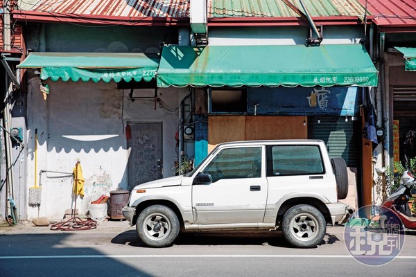 因遭太多動保人士抗議，朱女神壇現已不對外開放。