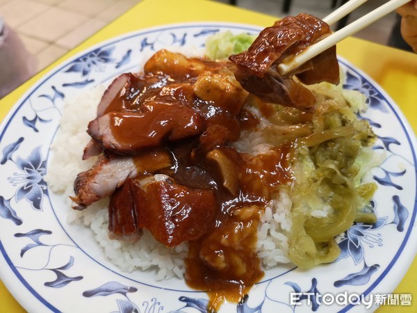 ▲雞腿換駕照　萬華人推薦「隱藏版」三寶飯。（圖／記者黃彥傑攝）