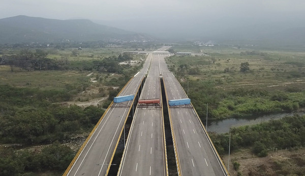 ▲▼ 馬杜洛政府阻擋外援進入委內瑞拉。（圖／達志影像／美聯社）