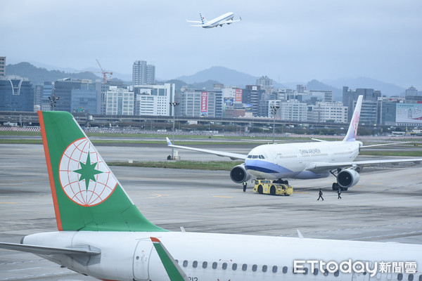 ▲▼松山機場,長榮航空,中華航空。（圖／記者林敬旻攝）