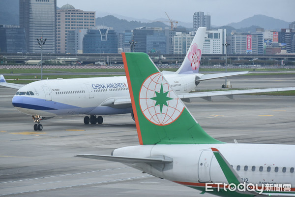 ▲▼航班異動,松山機場,長榮航空,中華航空。（圖／記者林敬旻攝）