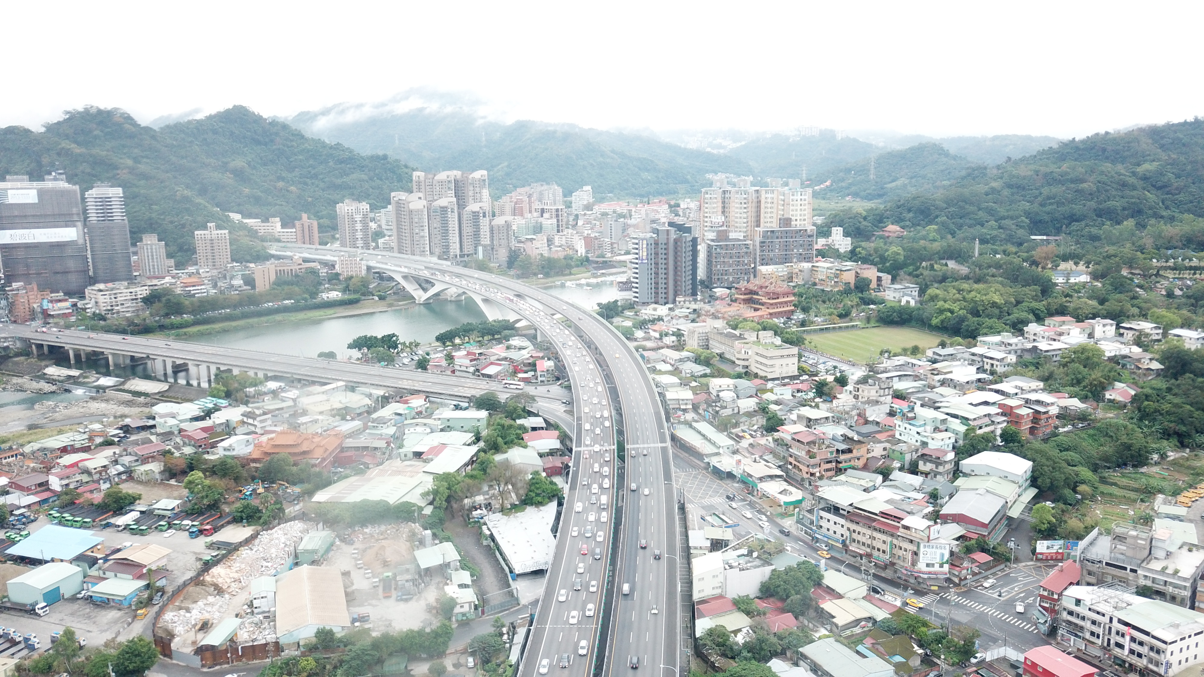 ▲▼新店安坑國道北返車道壅塞。（圖／記者林振民攝）