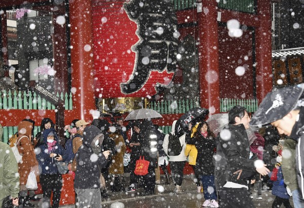 ▲▼東京下雪,淺草寺雷門,淺草雷門,東京雪景。（圖／達志影像／美聯社）